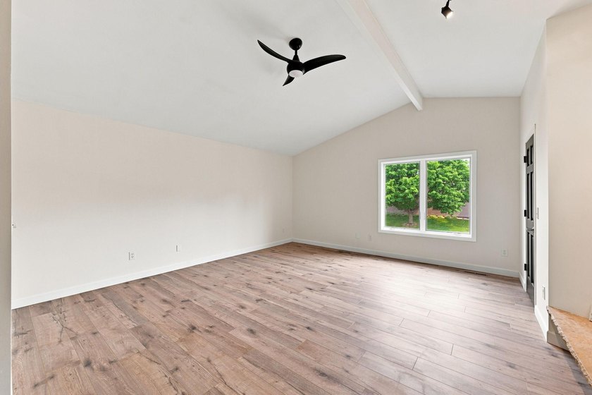 Immaculately maintained two-story end unit in demand Plymouth - photo 29