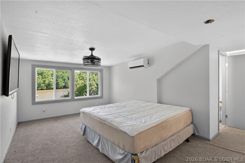 Lakefront, beautifully remodeled property, perfectly positioned - photo 30