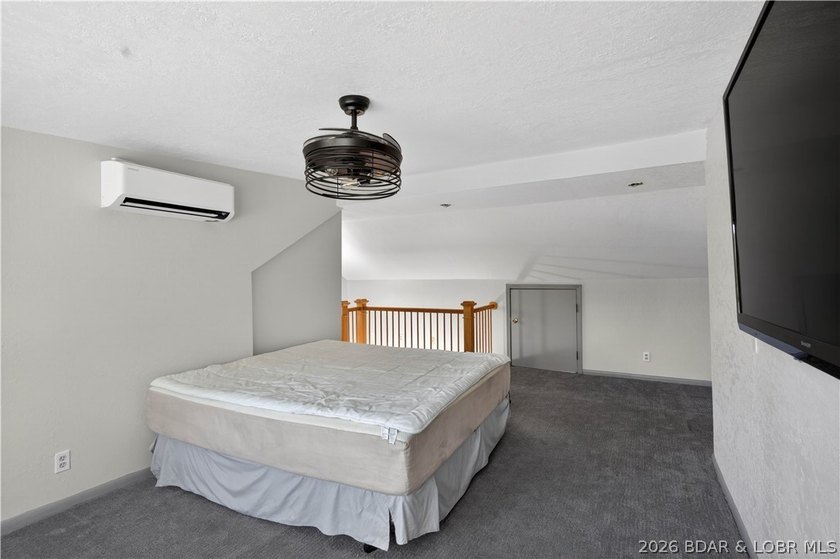 Lakefront, beautifully remodeled property, perfectly positioned - photo 31