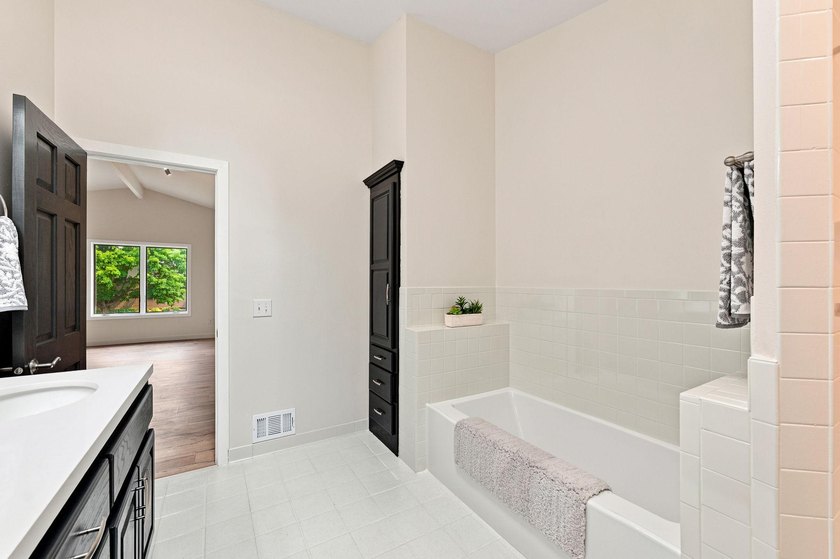 Immaculately maintained two-story end unit in demand Plymouth - photo 31