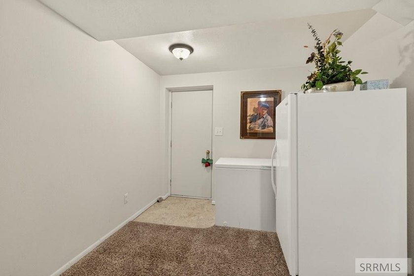 Welcome to 2195 Midway Ave in Ammon, Idaho! This spacious - photo 31