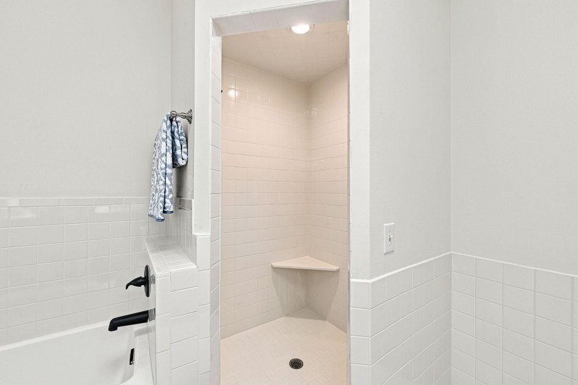 Immaculately maintained two-story end unit in demand Plymouth - photo 33