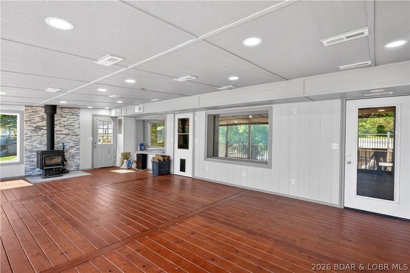Lakefront, beautifully remodeled property, perfectly positioned - photo 34