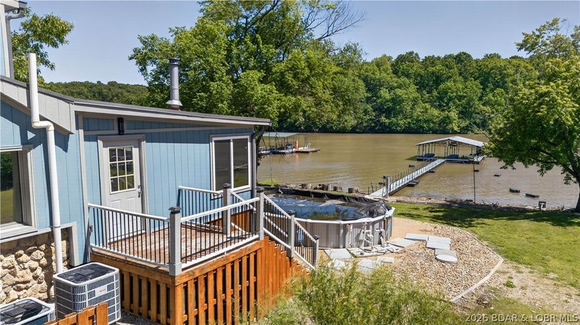 Lakefront, beautifully remodeled property, perfectly positioned - photo 41
