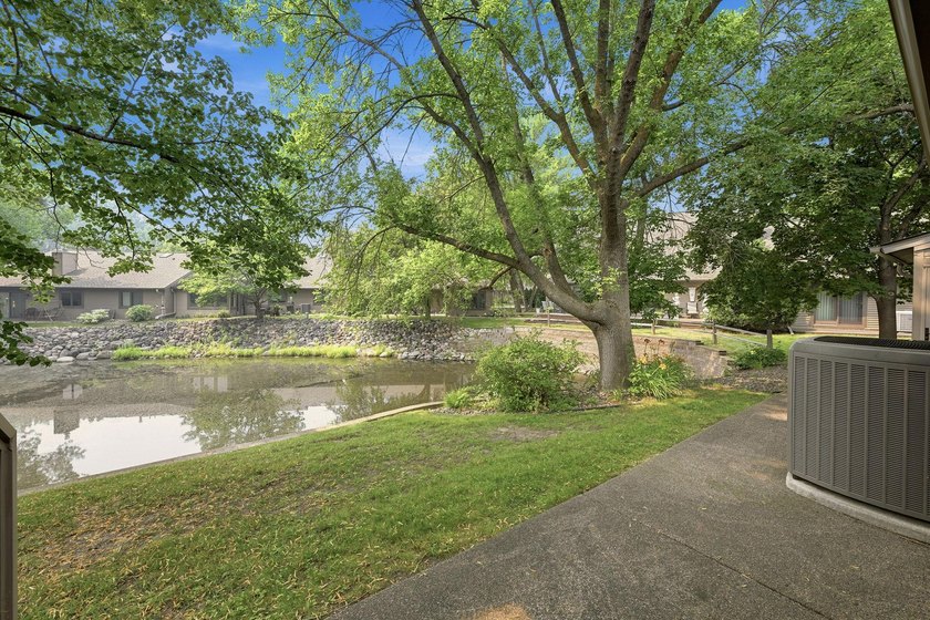 Immaculately maintained two-story end unit in demand Plymouth - photo 44