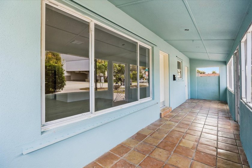 Showings must be scheduled with Showingtime. Exquisite 3-bedroom - photo 11