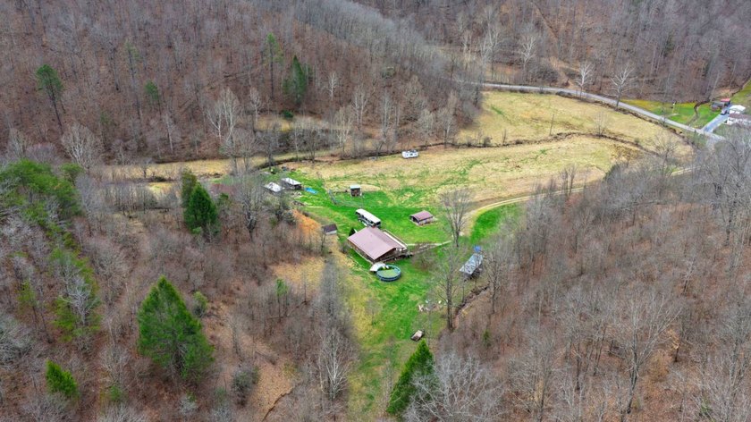 **Escape to Your Own Mini-Farm Paradise in Duck, West Virginia - - photo 2
