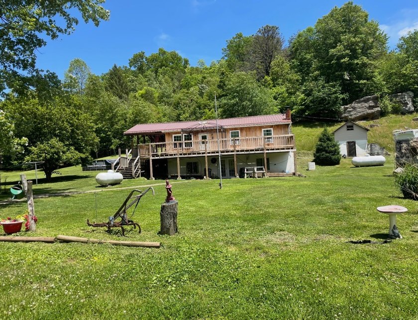 **Escape to Your Own Mini-Farm Paradise in Duck, West Virginia - - photo 6