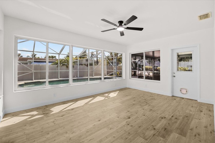 Showings must be scheduled with Showingtime. Exquisite 3-bedroom - photo 20