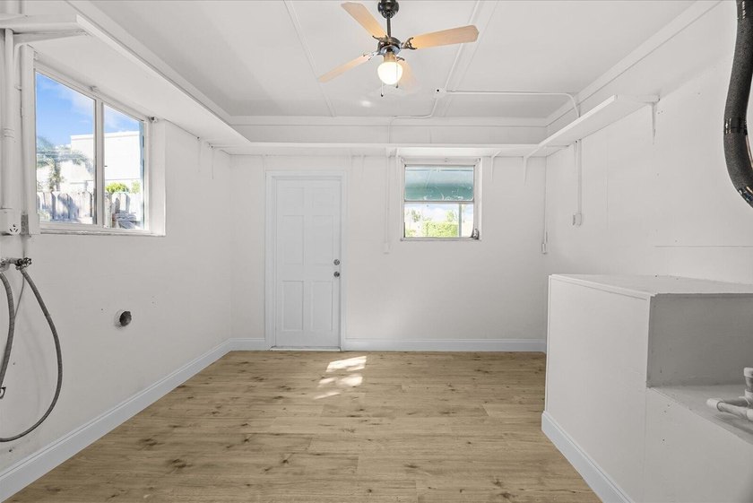 Showings must be scheduled with Showingtime. Exquisite 3-bedroom - photo 23