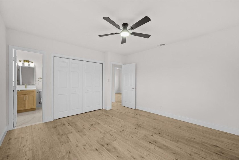 Showings must be scheduled with Showingtime. Exquisite 3-bedroom - photo 27