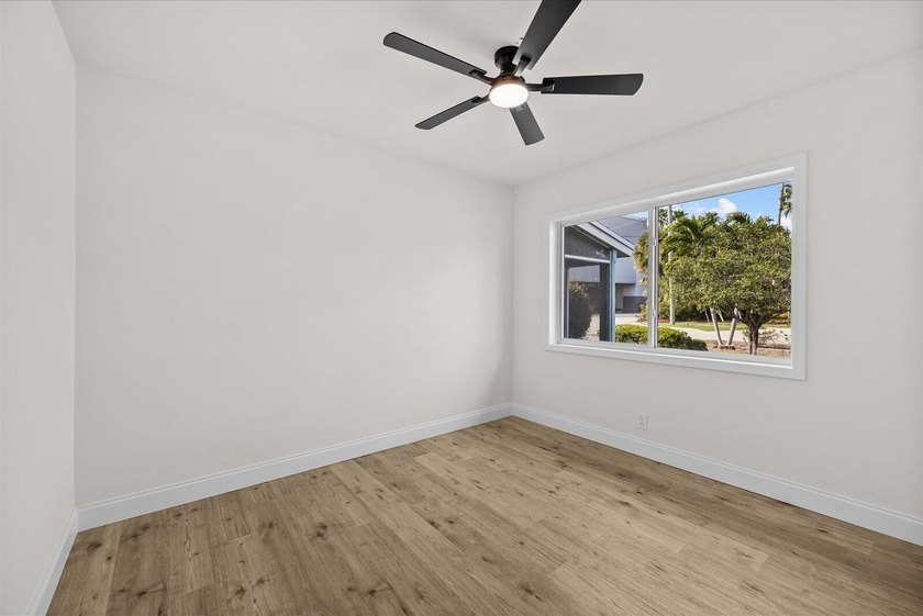 Showings must be scheduled with Showingtime. Exquisite 3-bedroom - photo 32