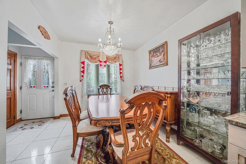 Step into your new home - a beautifully maintained home in the - photo 9