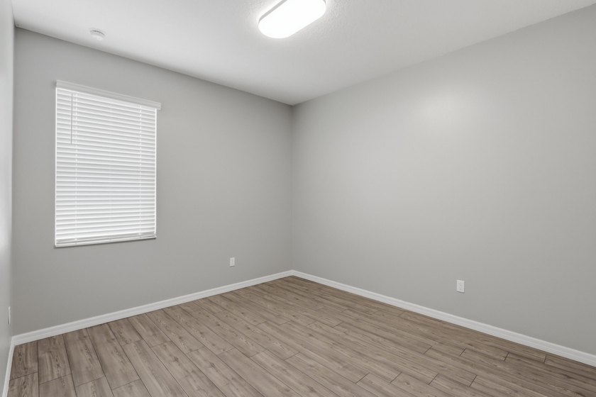 Seller motivated! Seller offering closing cost credit of 3%! - photo 25