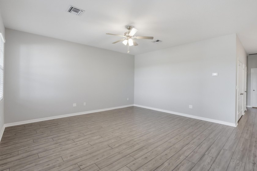 Seller motivated! Seller offering closing cost credit of 3%! - photo 26