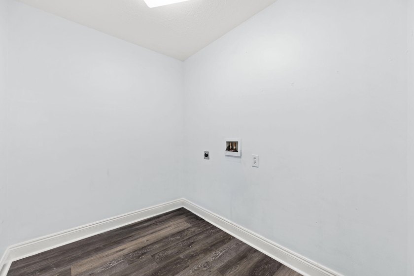 Well-maintained 4-bedroom, 2-bath home in the desirable Cedars - photo 31