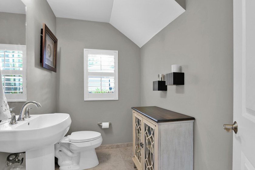 Sought-after corner/end-unit townhome with an enviable location - photo 17