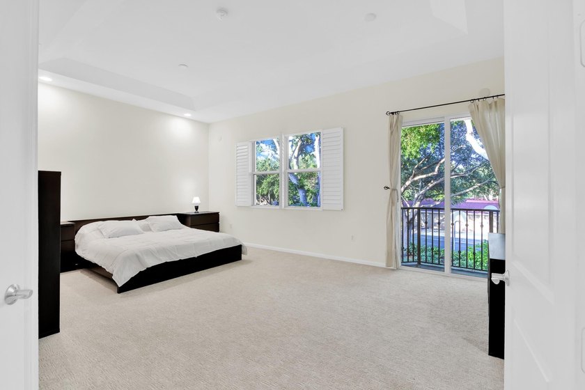 Sought-after corner/end-unit townhome with an enviable location - photo 21