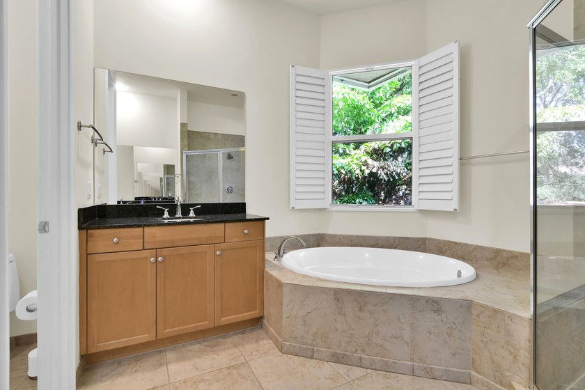 Sought-after corner/end-unit townhome with an enviable location - photo 27