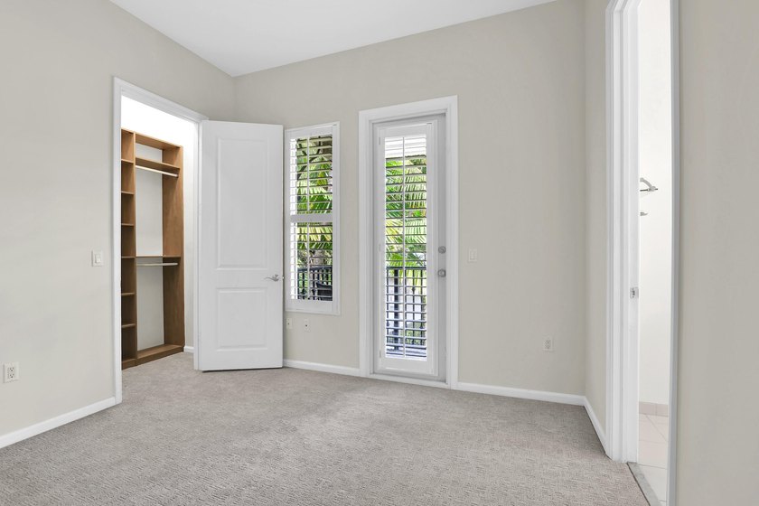 Sought-after corner/end-unit townhome with an enviable location - photo 30