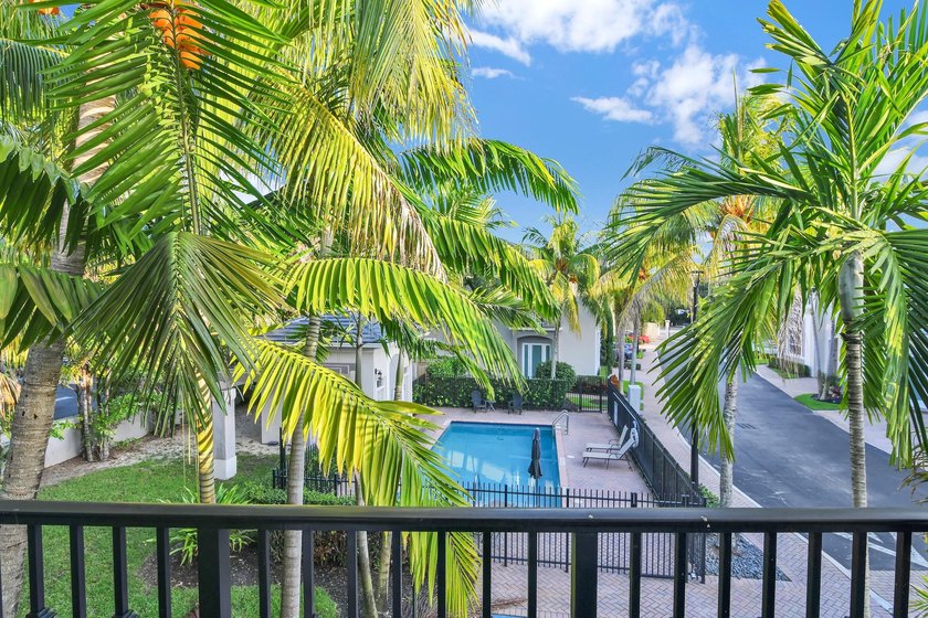 Sought-after corner/end-unit townhome with an enviable location - photo 31