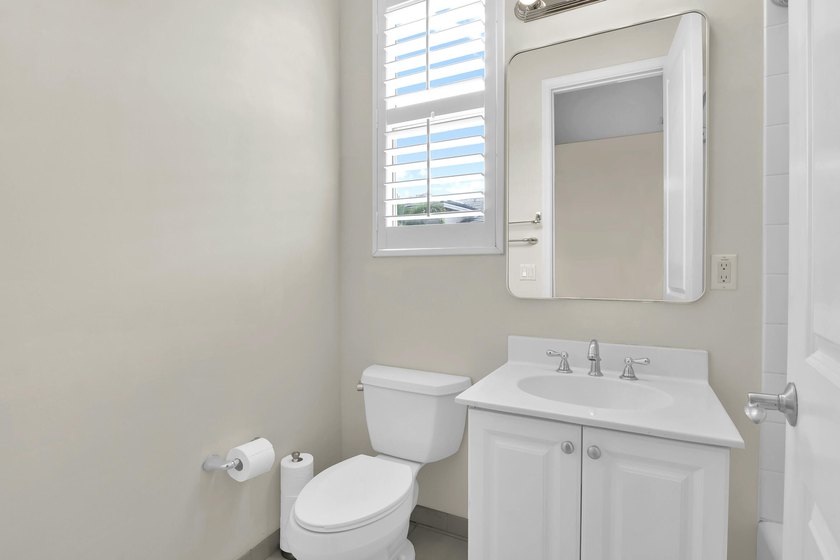 Sought-after corner/end-unit townhome with an enviable location - photo 32