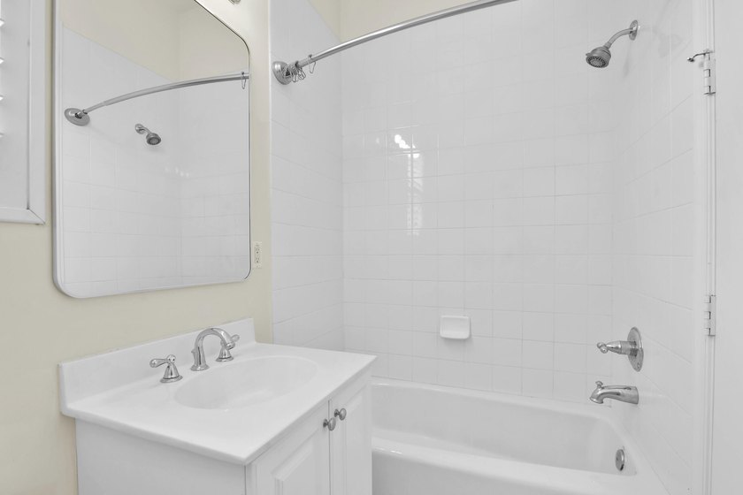 Sought-after corner/end-unit townhome with an enviable location - photo 33