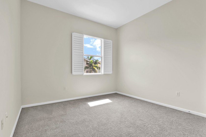 Sought-after corner/end-unit townhome with an enviable location - photo 35