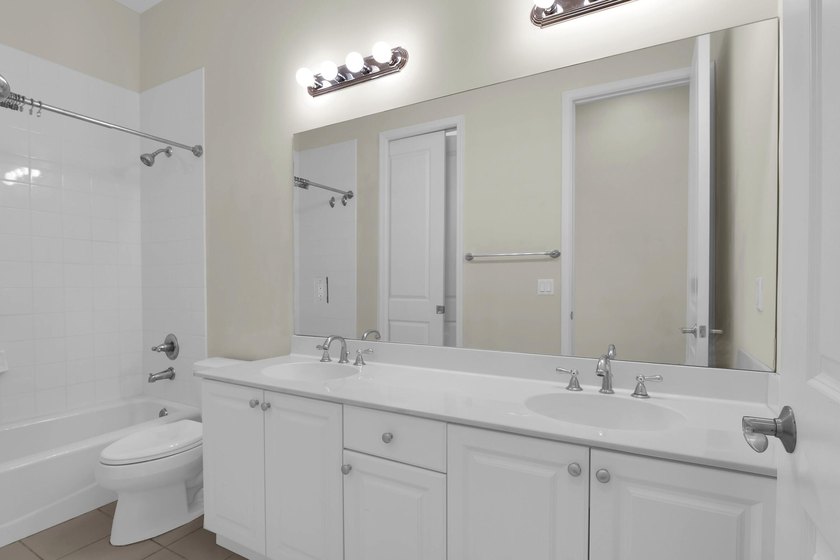 Sought-after corner/end-unit townhome with an enviable location - photo 37