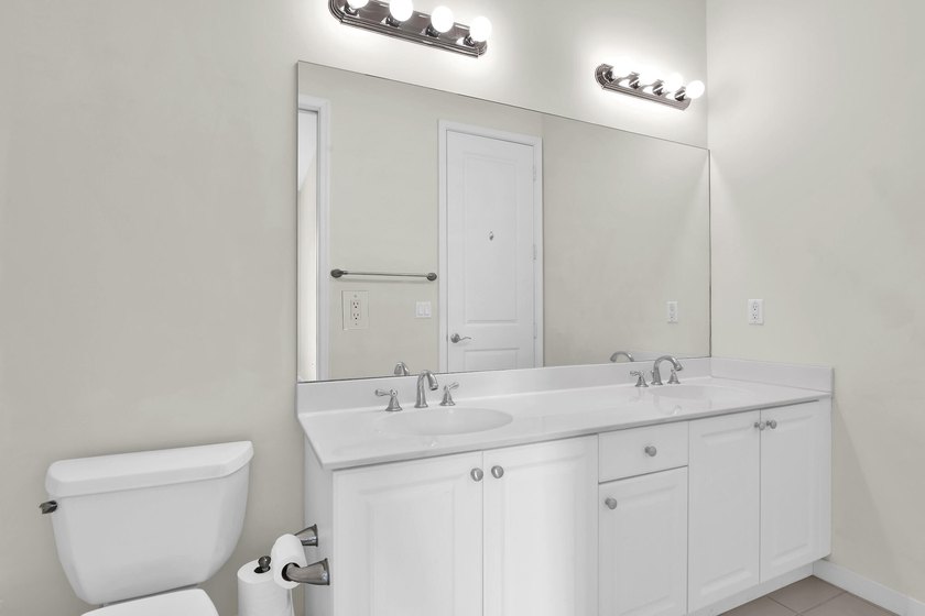 Sought-after corner/end-unit townhome with an enviable location - photo 41