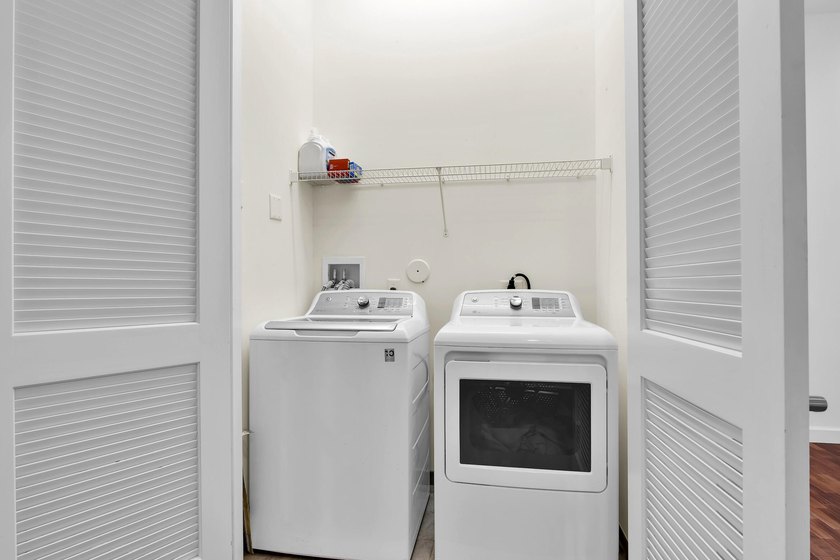 Sought-after corner/end-unit townhome with an enviable location - photo 42