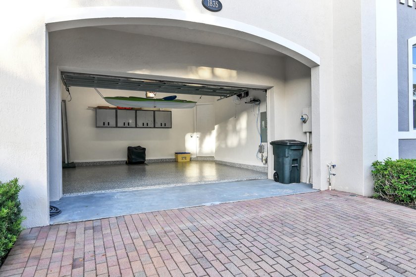 Sought-after corner/end-unit townhome with an enviable location - photo 43