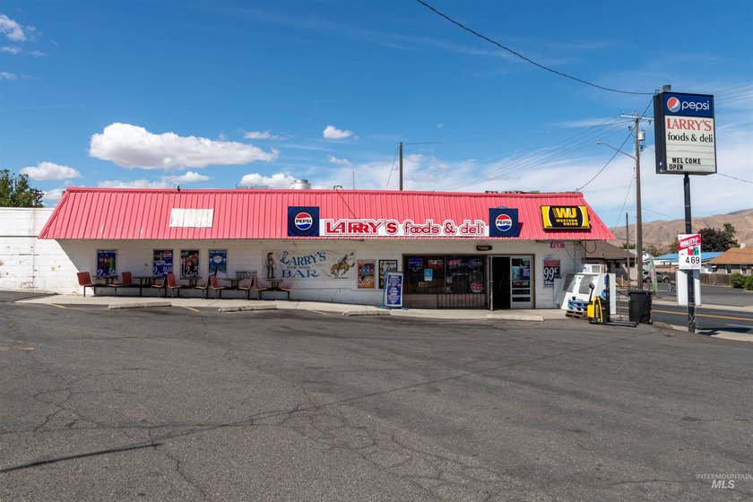 High-Exposure Commercial Property with Multiple Income Streams! - photo 2