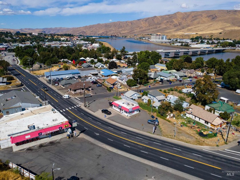 High-Exposure Commercial Property with Multiple Income Streams! - photo 8