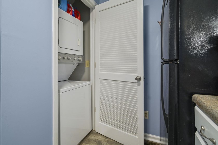 3 BLOCKS TO THE BEACH! Nestled in Wildwood Oaks, this townhouse - photo 17