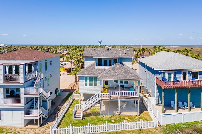Check out this amazing Beachfront house in Port Aransas. Located - photo 10