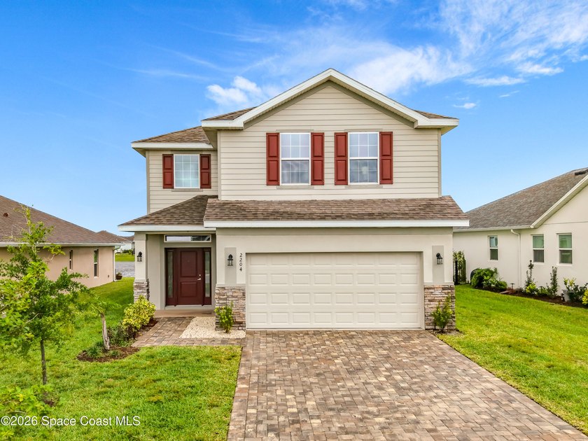 Beautiful basically New Home with great water views. High - photo 3