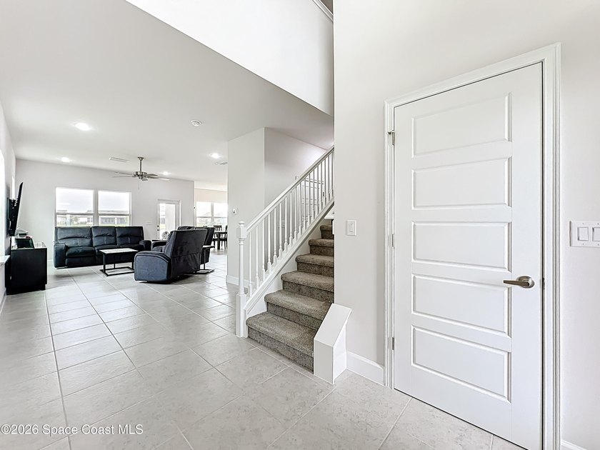 Beautiful basically New Home with great water views. High - photo 4