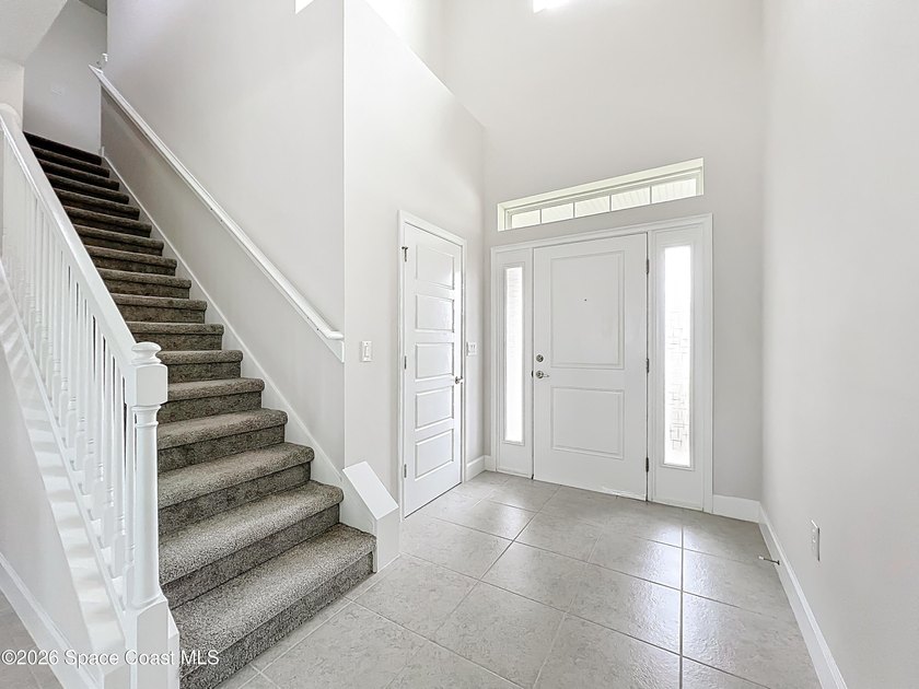 Beautiful basically New Home with great water views. High - photo 5