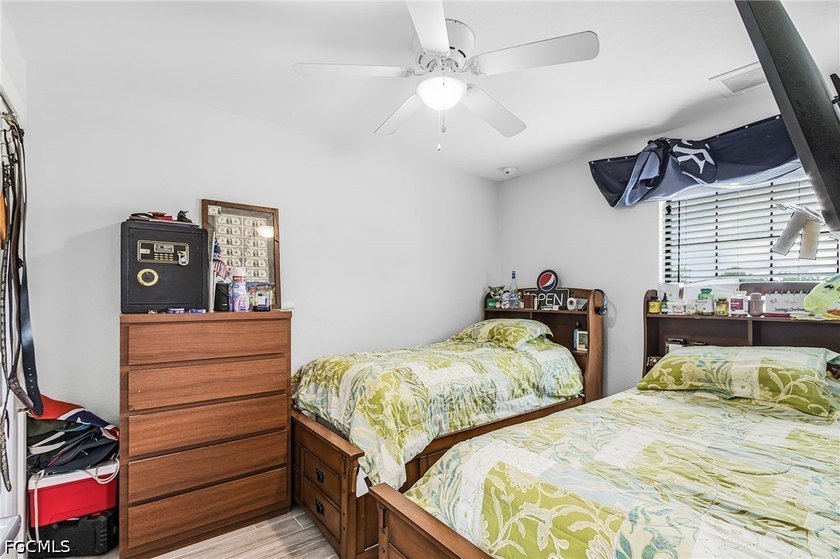 Impeccably maintained 3-bedroom, 2-bath home with a 2-car garage - photo 12