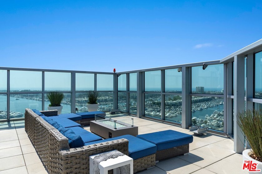 Welcome to luxury high-rise living at the Azzurra. This - photo 17