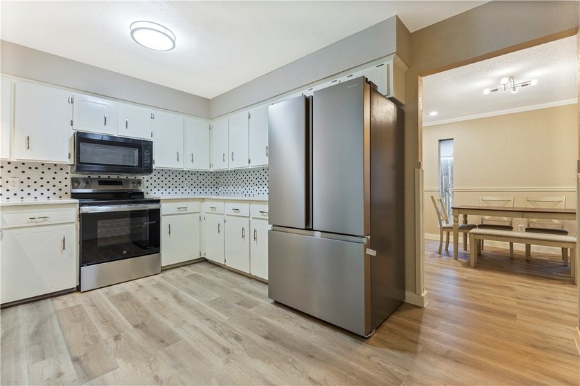 Welcome to this beautiful home with 4 bedrooms and 3 full - photo 20