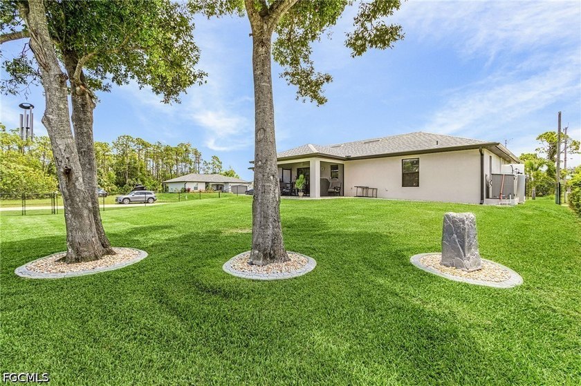Impeccably maintained 3-bedroom, 2-bath home with a 2-car garage - photo 22