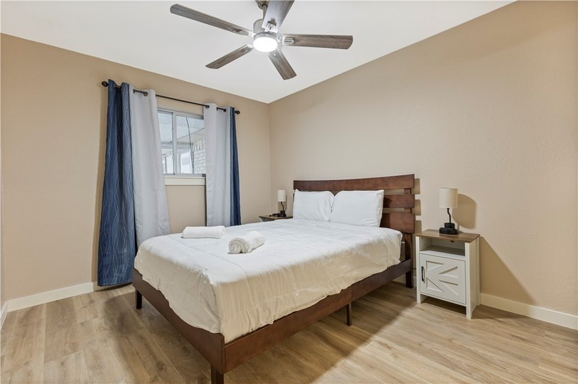 Welcome to this beautiful home with 4 bedrooms and 3 full - photo 23