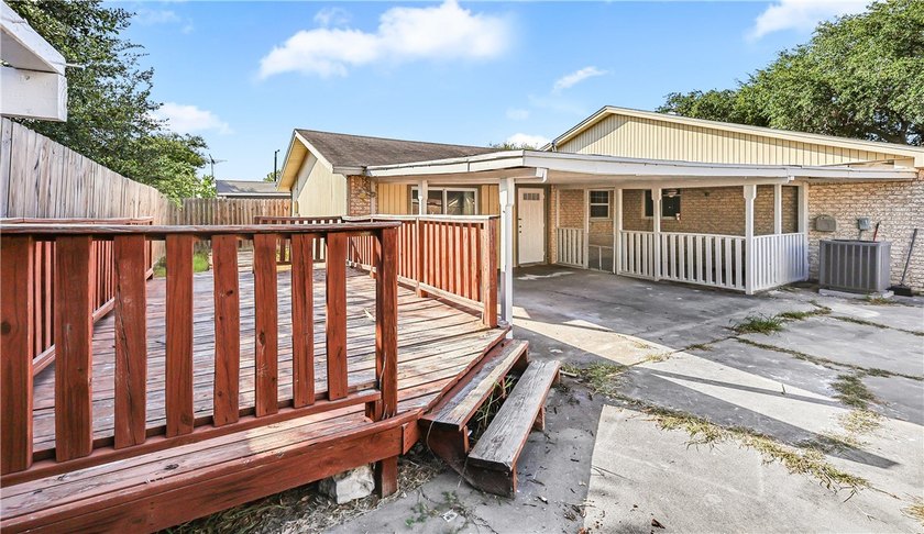 Welcome to this beautiful home with 4 bedrooms and 3 full - photo 28