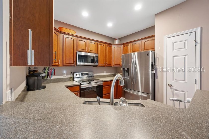Welcome to 8 Maidencane-an inviting end-unit townhome in the - photo 11