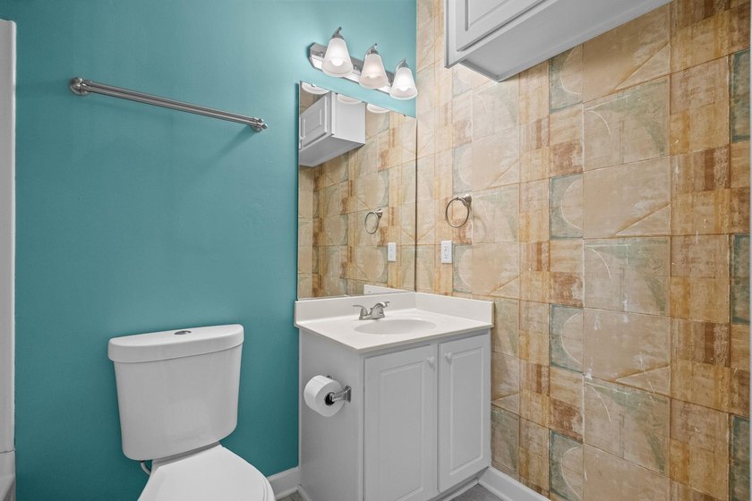 Some homes you have to imagine living in. This one, you can just - photo 23