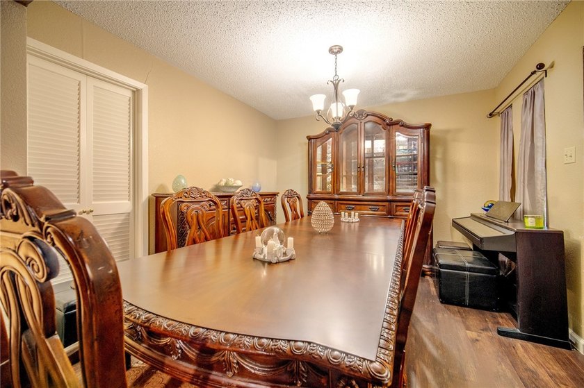 Look at this beautifully maintained all brick home in desirable - photo 8