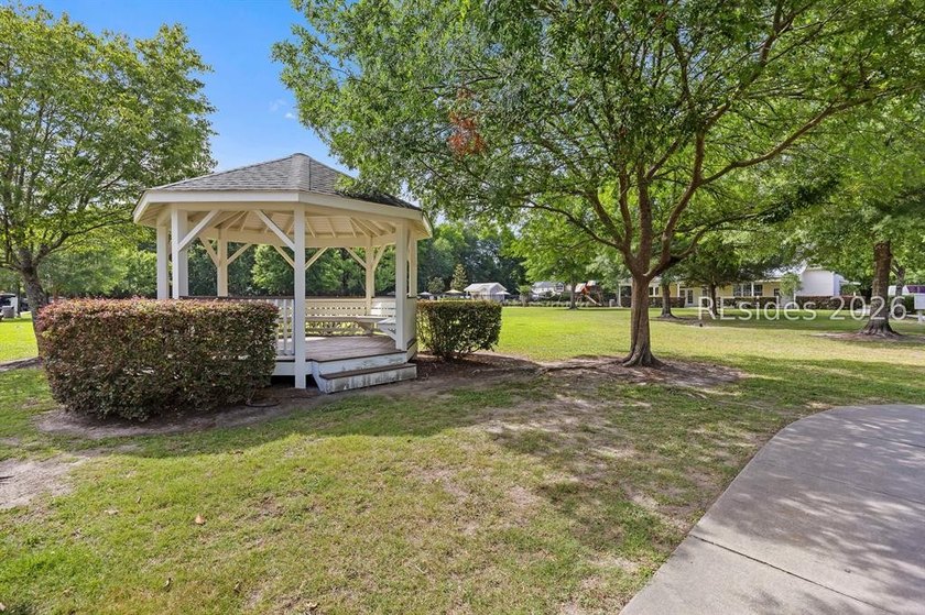Welcome to 8 Maidencane-an inviting end-unit townhome in the - photo 39