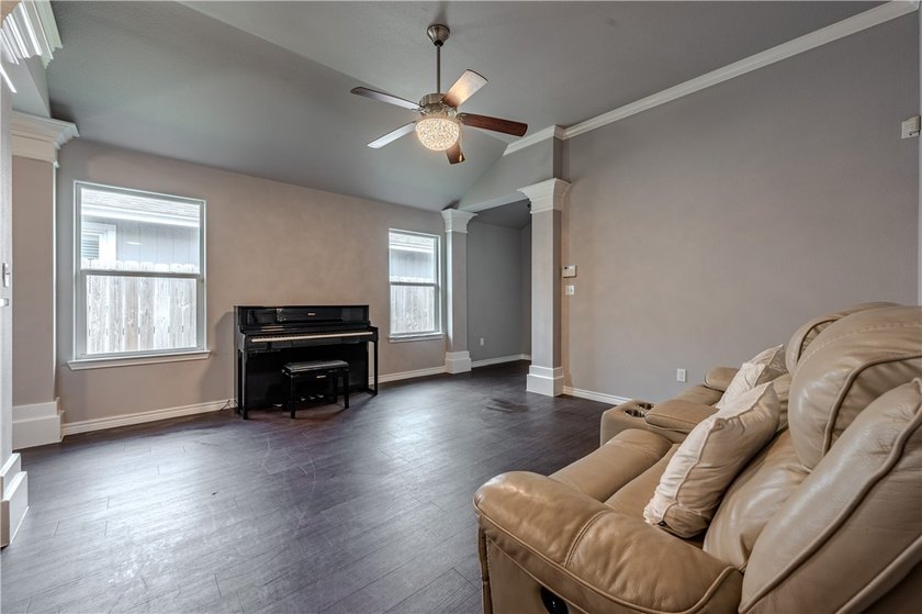 Charming and well-maintained home featuring an inviting - photo 7